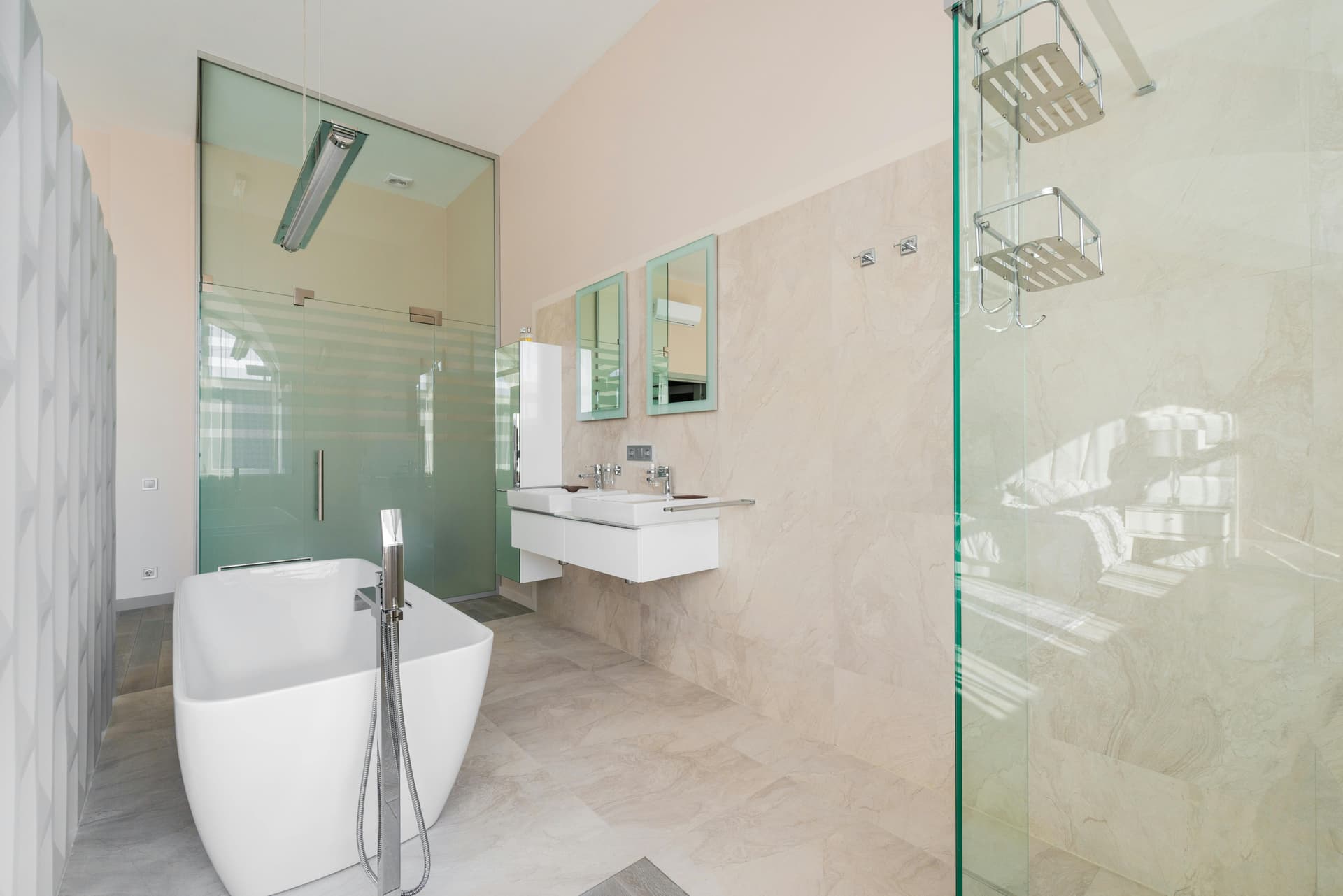 Paroi de douche italienne : les matériaux à privilégier
